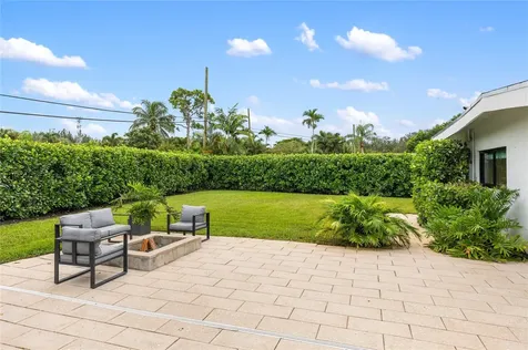 1080 E Country Club Circle Plantation FL 33317