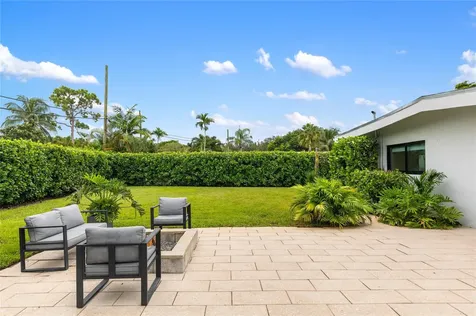1080 E Country Club Circle Plantation FL 33317