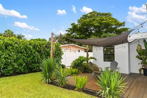 1080 E Country Club Circle Plantation FL 33317