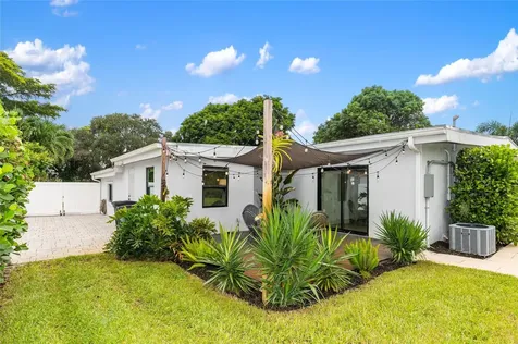 1080 E Country Club Circle Plantation FL 33317