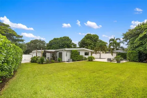 1080 E Country Club Circle Plantation FL 33317