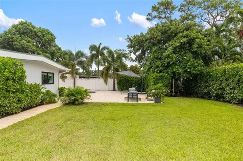 1080 E Country Club Circle Plantation FL 33317