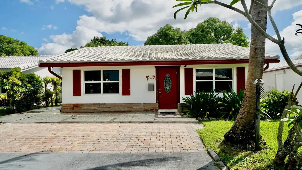 5908 NW 81st Avenue Tamarac FL 33321