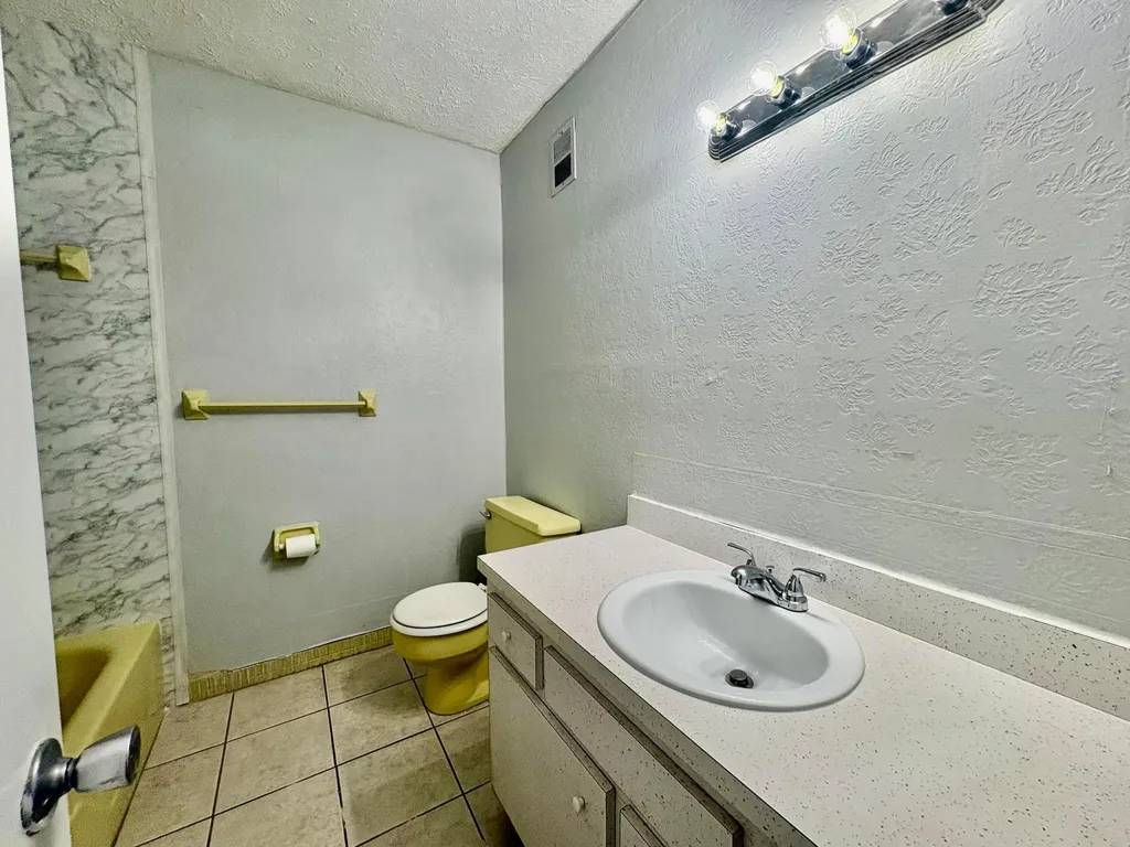 5300 Washington Street Hollywood FL 33021