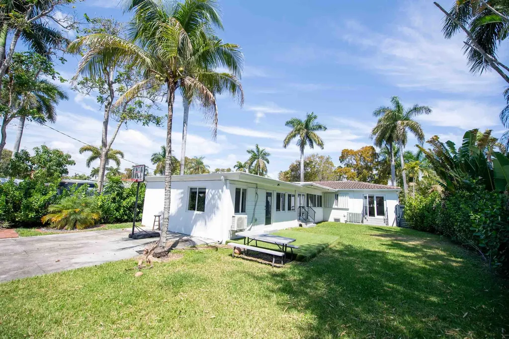 1532 Fletcher Street Hollywood FL 33020