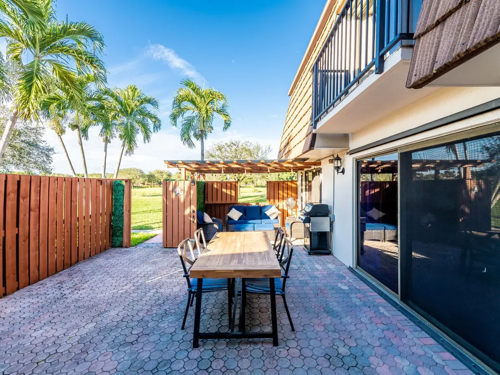 9131 SW 20th Place Davie FL 33324