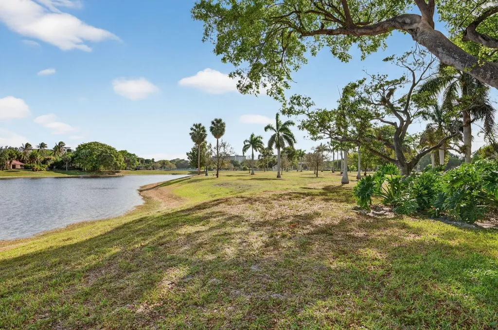 3200 N Course Lane Pompano Beach FL 33069