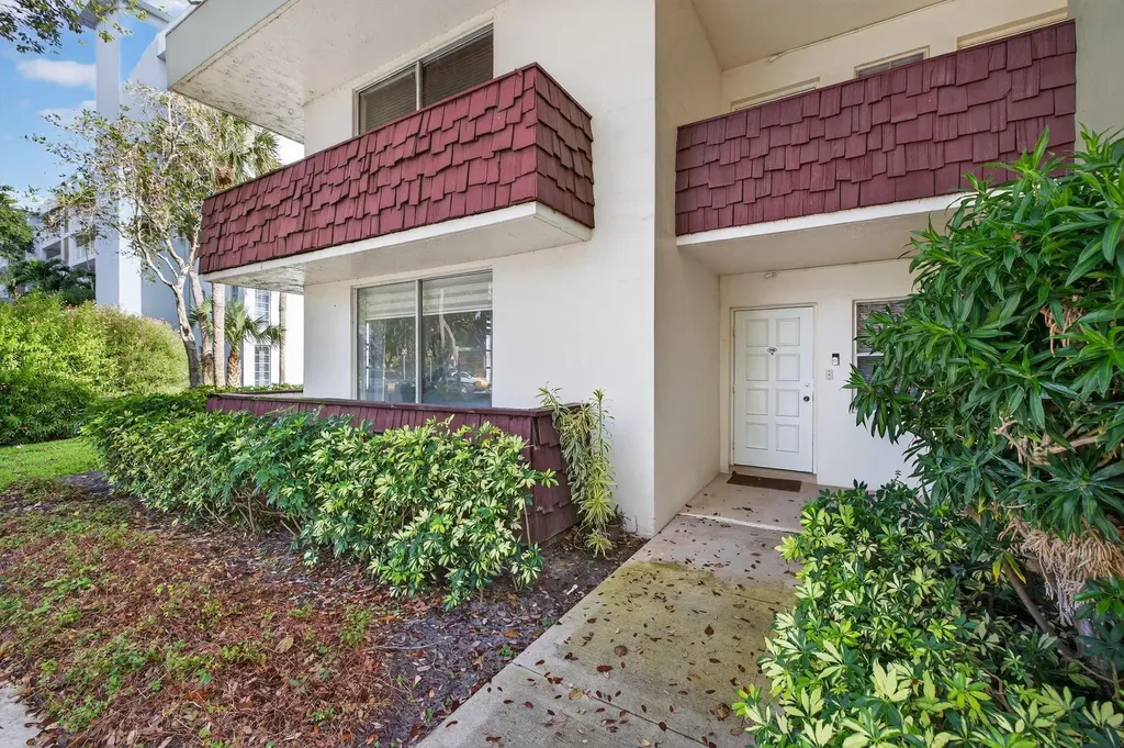 3200 N Course Lane Pompano Beach FL 33069