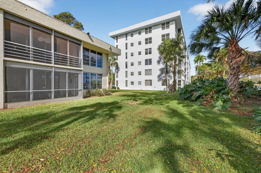 3200 N Course Lane Pompano Beach FL 33069