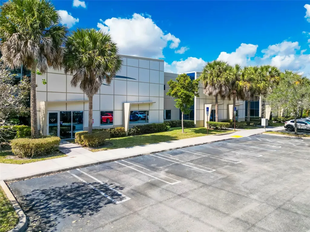 3902-3904 NW 126 Avenue Coral Springs FL 33065