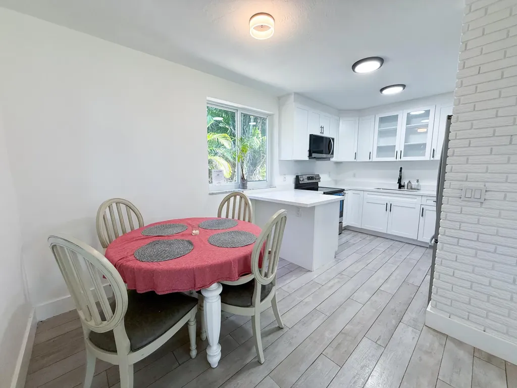 2823 Polk Street Hollywood FL 33020