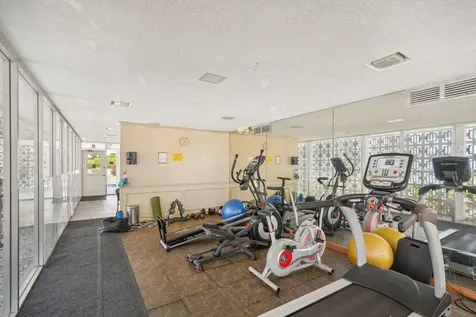 3040 NE 16th Avenue Oakland Park FL 33334