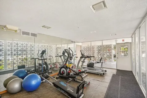 3040 NE 16th Avenue Oakland Park FL 33334