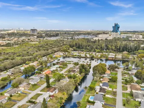 5710 SW 54th Court Davie FL 33314