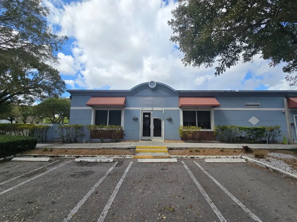 201 SW 84th Avenue Plantation FL 33324