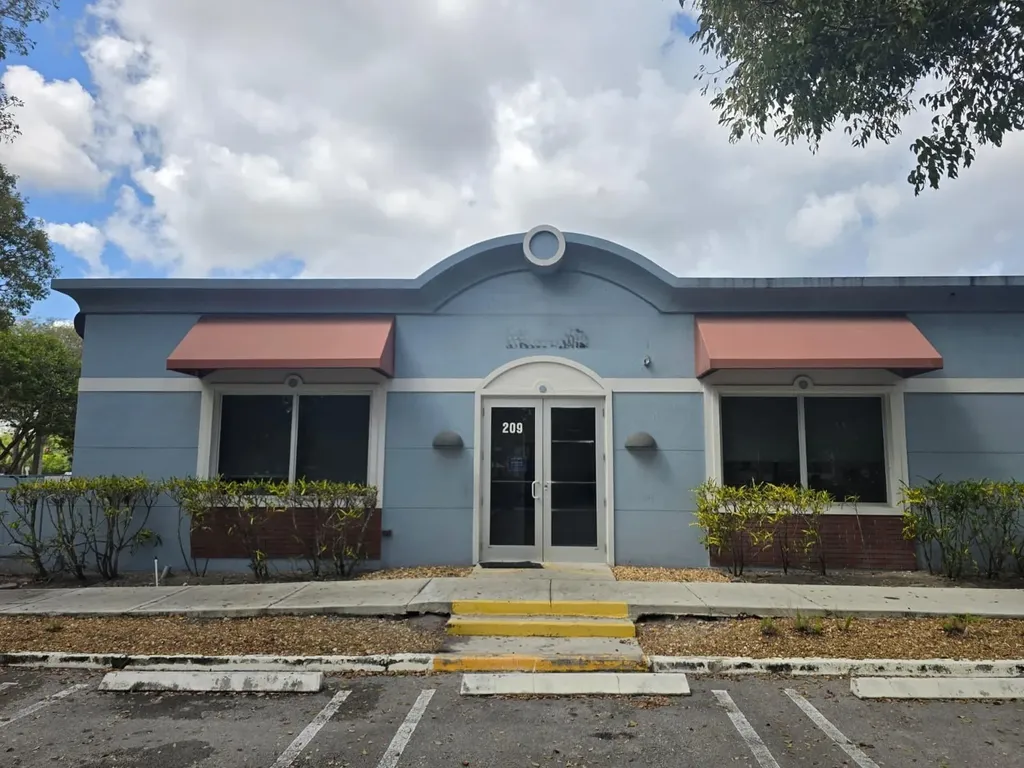201 SW 84th Avenue Plantation FL 33324
