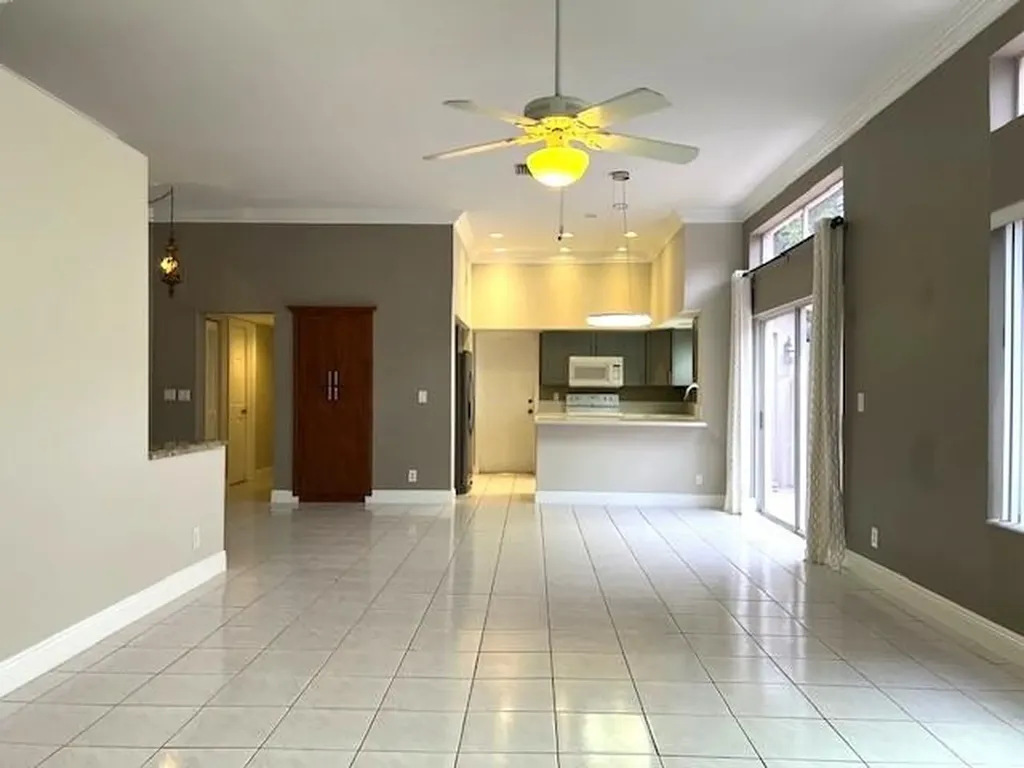 10110 NW 5th Street Plantation FL 33324