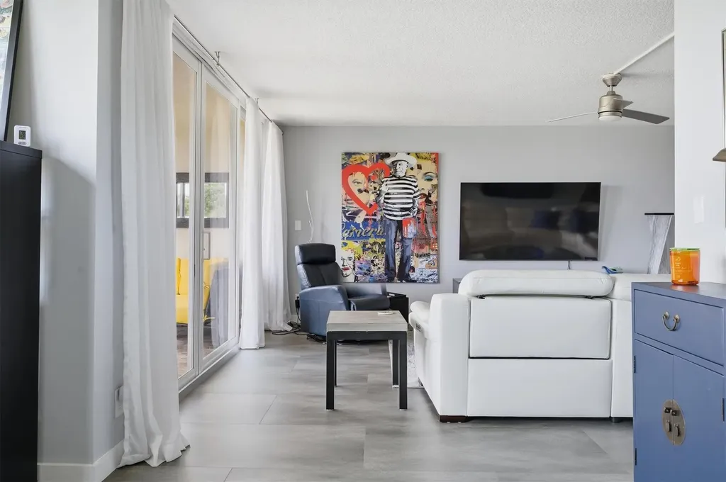 3850 Oaks Clubhouse Drive Pompano Beach FL 33069