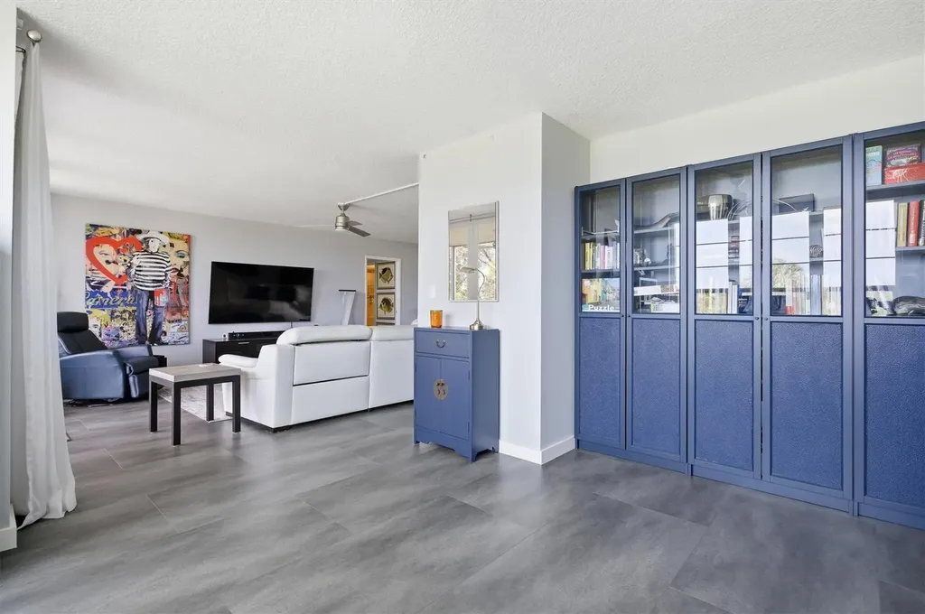 3850 Oaks Clubhouse Drive Pompano Beach FL 33069