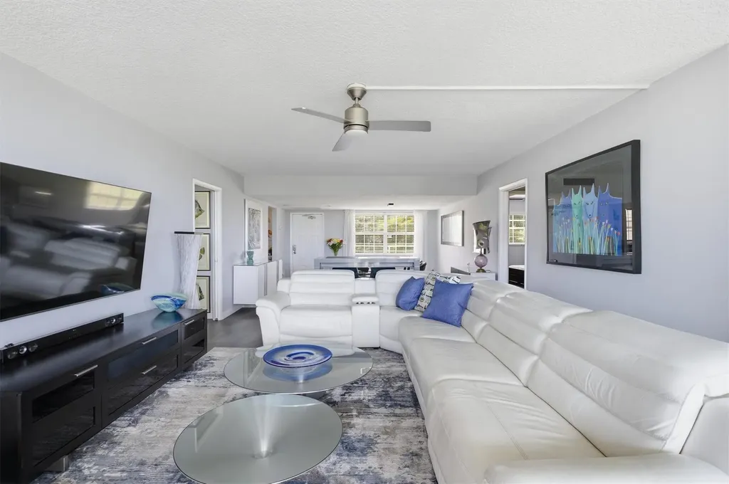 3850 Oaks Clubhouse Drive Pompano Beach FL 33069