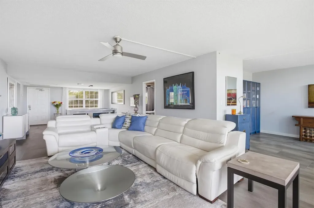 3850 Oaks Clubhouse Drive Pompano Beach FL 33069