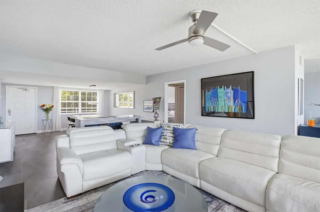 3850 Oaks Clubhouse Drive Pompano Beach FL 33069
