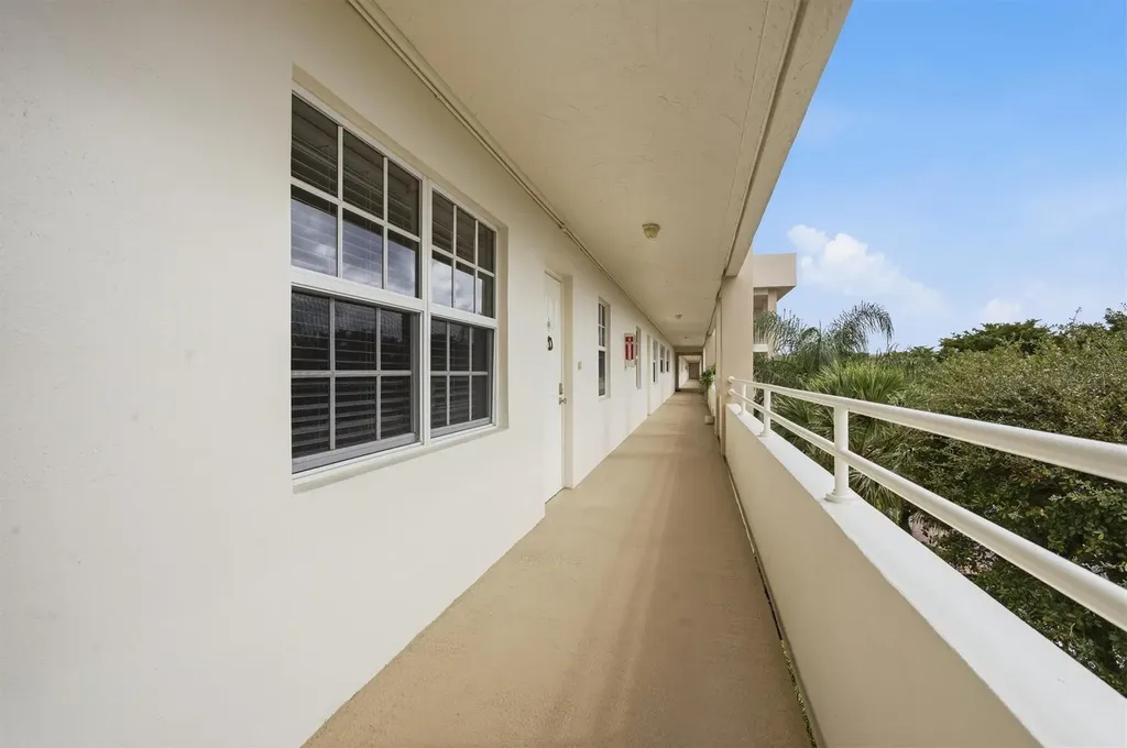 3850 Oaks Clubhouse Drive Pompano Beach FL 33069