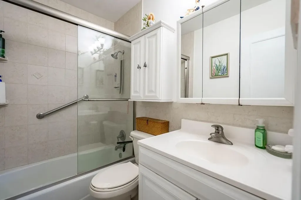 2100 NE 38th Street Lighthouse Point FL 33064