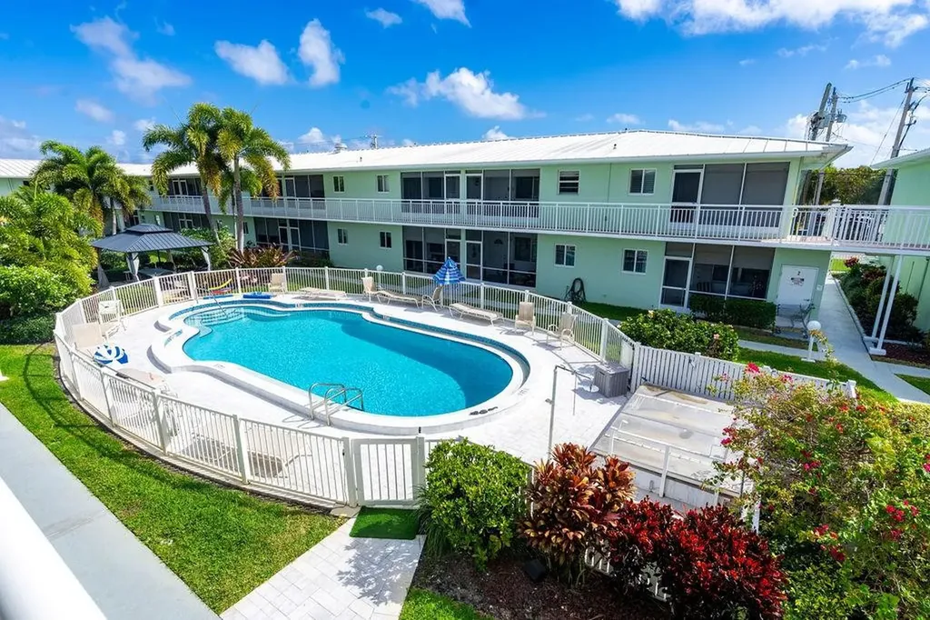 2100 NE 38th Street Lighthouse Point FL 33064