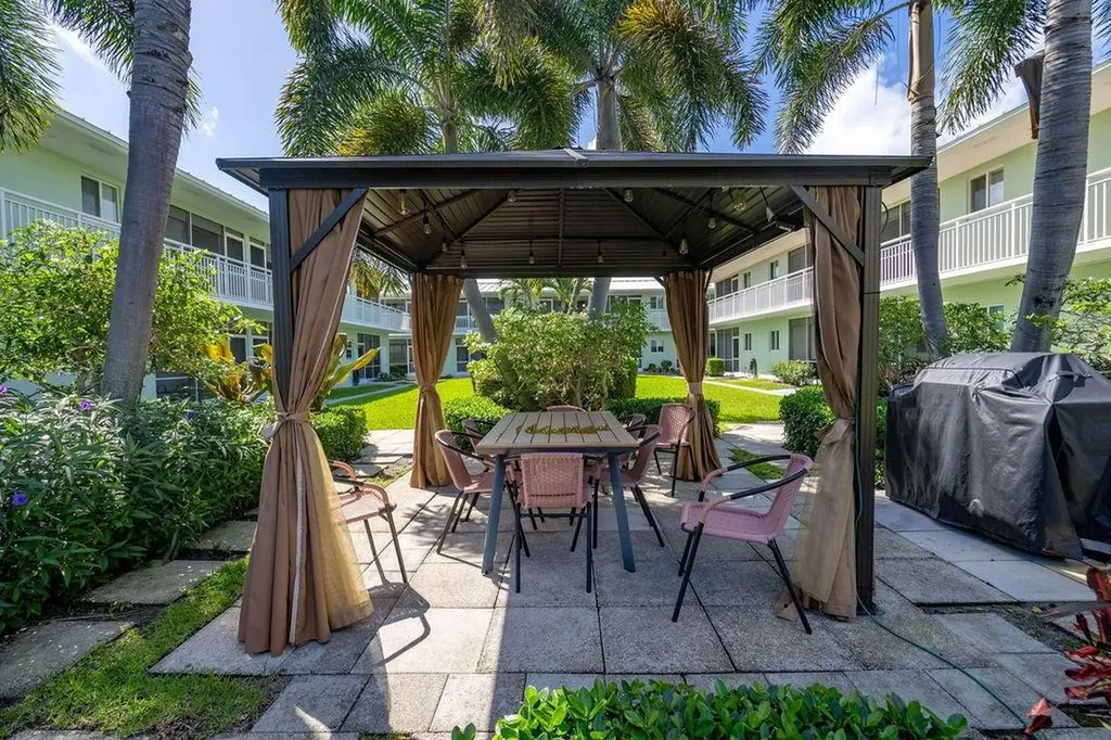 2100 NE 38th Street Lighthouse Point FL 33064