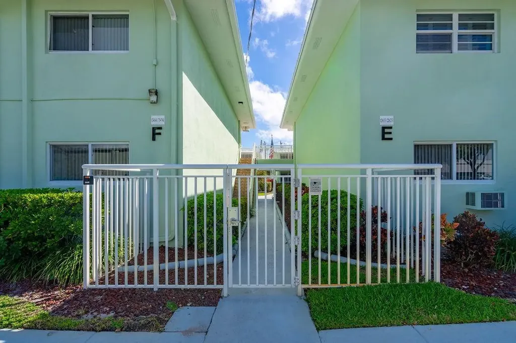2100 NE 38th Street Lighthouse Point FL 33064