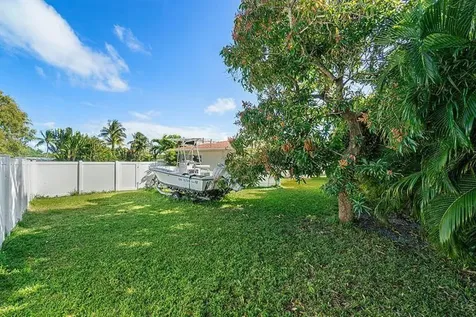 2135 NE 2nd Drive Boca Raton FL 33431