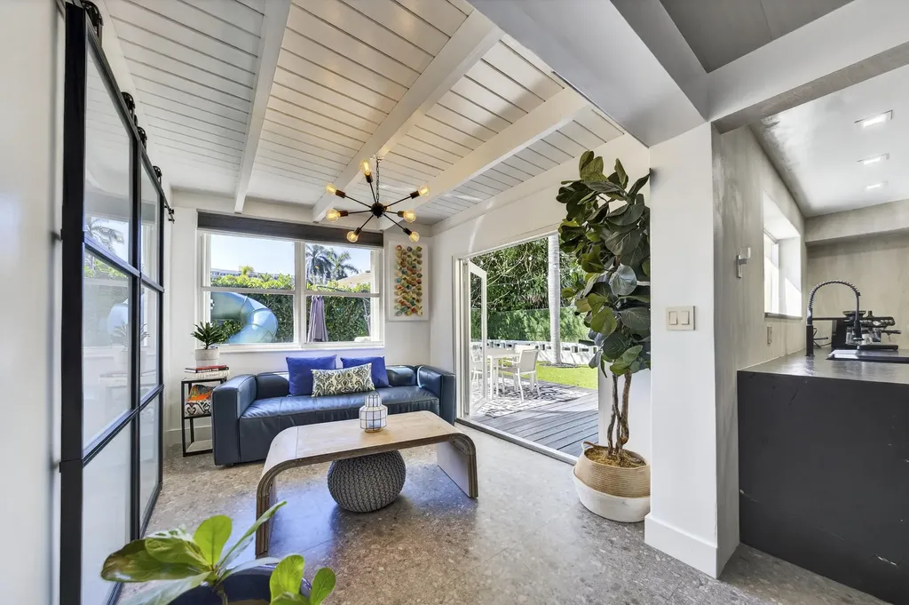 2630 NE 25th Street Lighthouse Point FL 33064