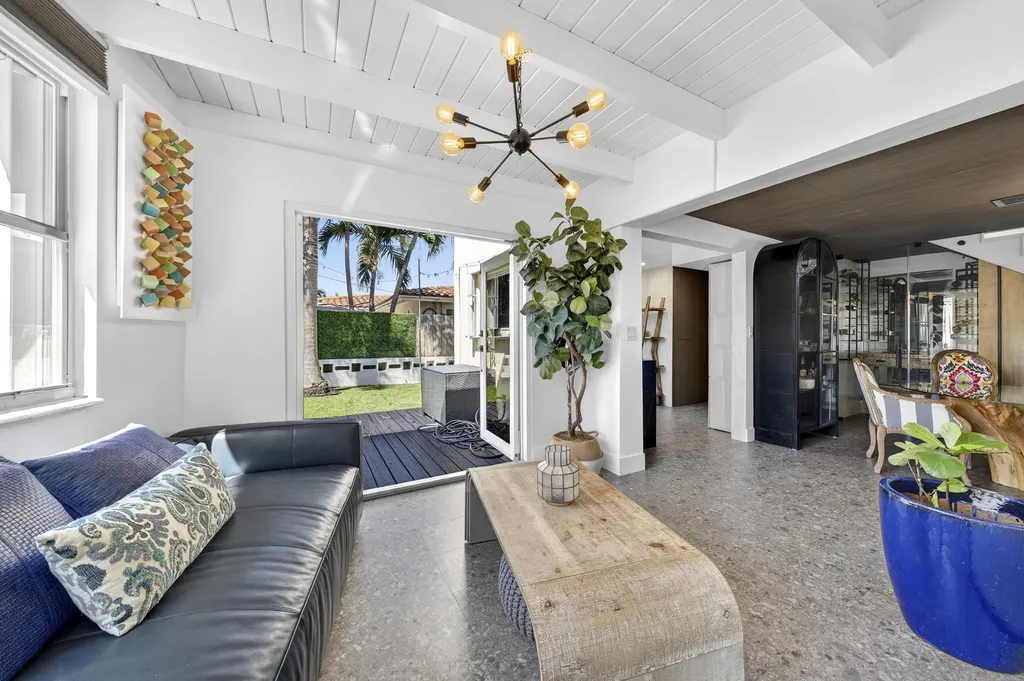 2630 NE 25th Street Lighthouse Point FL 33064