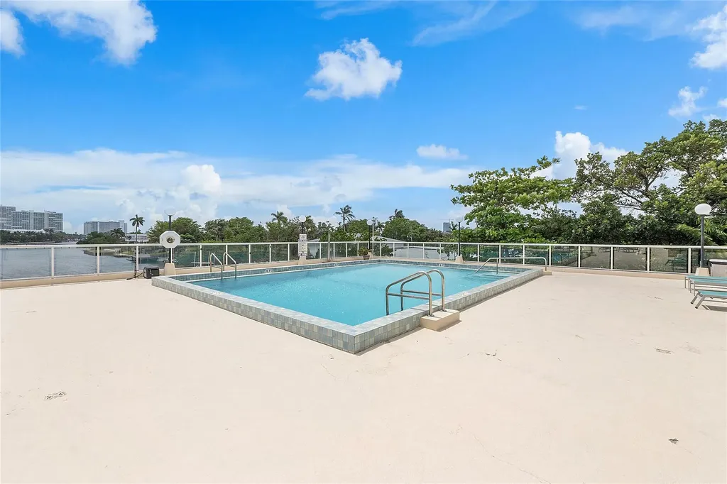3000 Holiday Drive Fort Lauderdale FL 33316