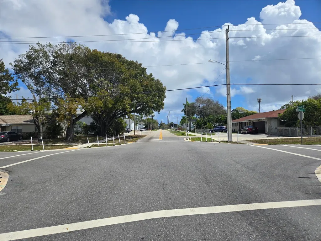 296 Alemeda Drive Palm Springs FL 33461