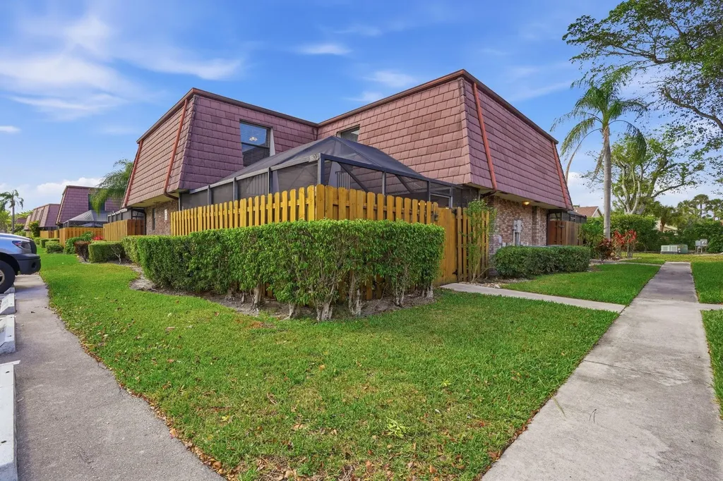 7600 Courtyard Run Boca Raton FL 33433