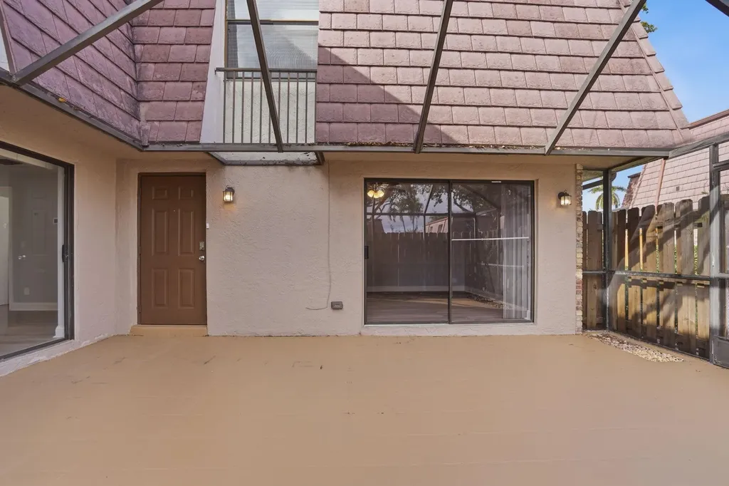 7600 Courtyard Run Boca Raton FL 33433