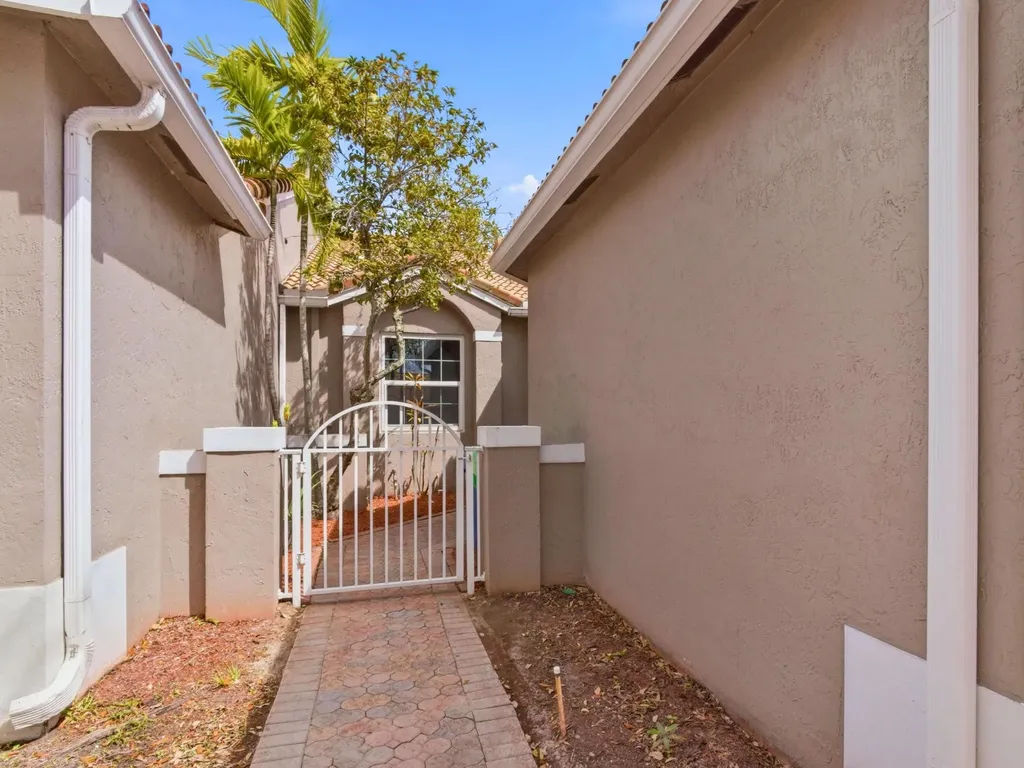 2920 E Aragon Boulevard Sunrise FL 33313