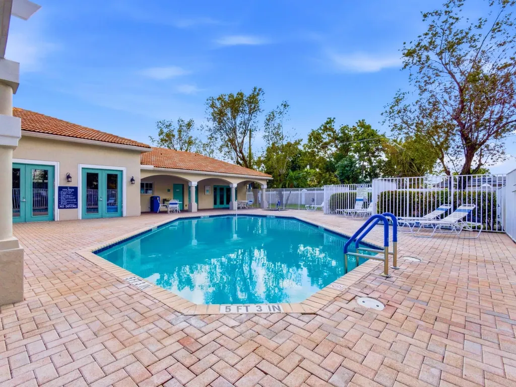 2920 E Aragon Boulevard Sunrise FL 33313