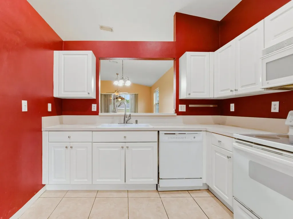 2920 E Aragon Boulevard Sunrise FL 33313