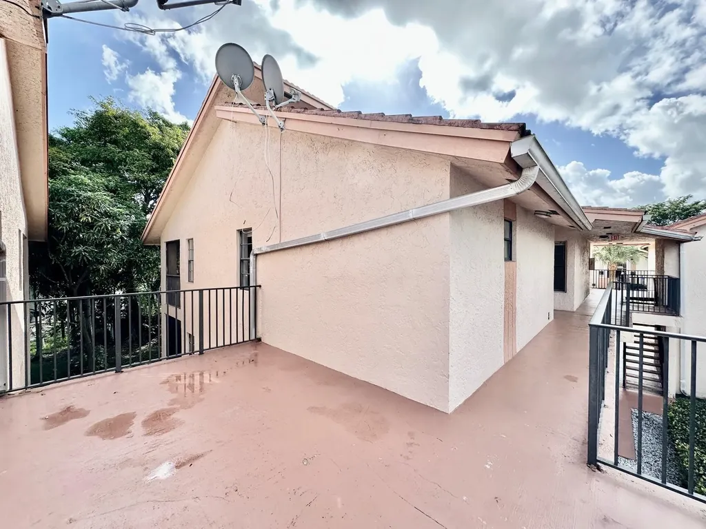 1917 NW 94th Avenue Coral Springs FL 33071