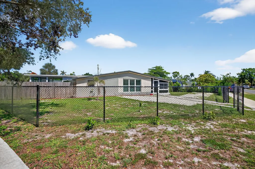 300 SW 25th Avenue Fort Lauderdale FL 33312