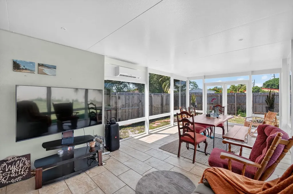 300 SW 25th Avenue Fort Lauderdale FL 33312