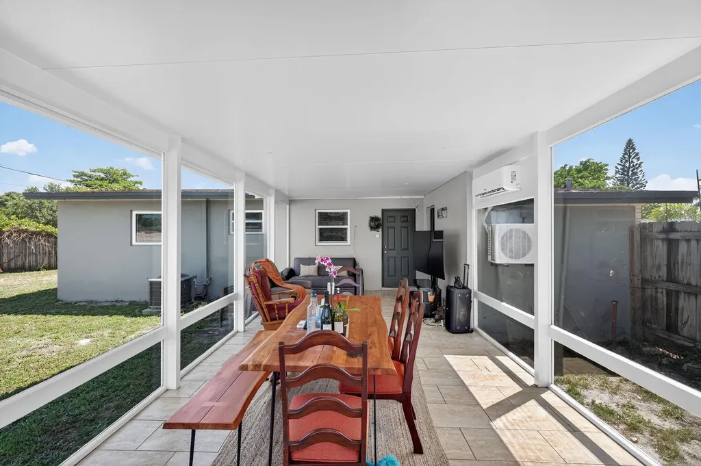 300 SW 25th Avenue Fort Lauderdale FL 33312