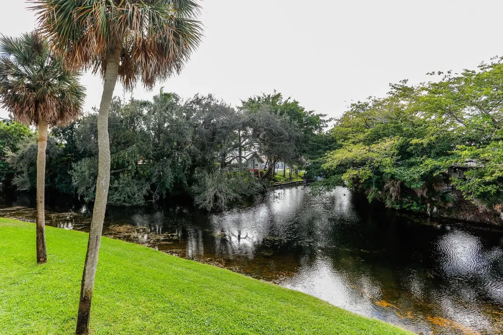 505 S Pine Island Road Fort Lauderdale FL 33324