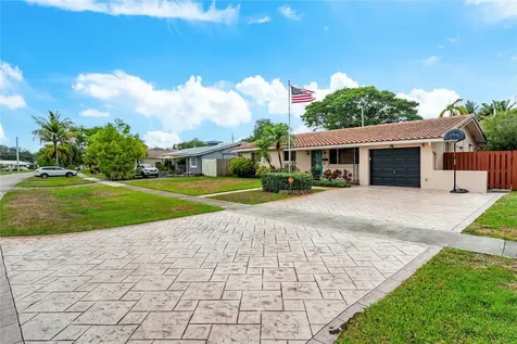 1512 E Hawthorne Circle Hollywood FL 33021