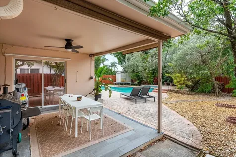 1512 E Hawthorne Circle Hollywood FL 33021