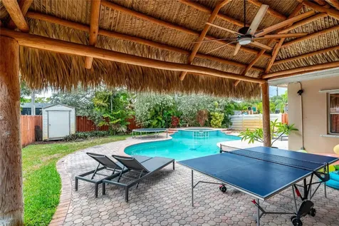 1512 E Hawthorne Circle Hollywood FL 33021