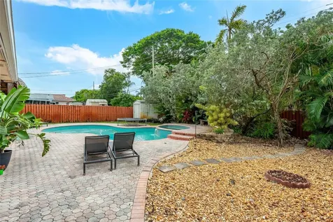 1512 E Hawthorne Circle Hollywood FL 33021
